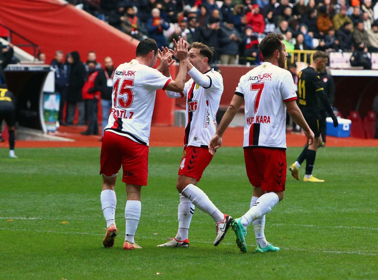 Eskişehirspor zorlanmadan kazanmayı başardı