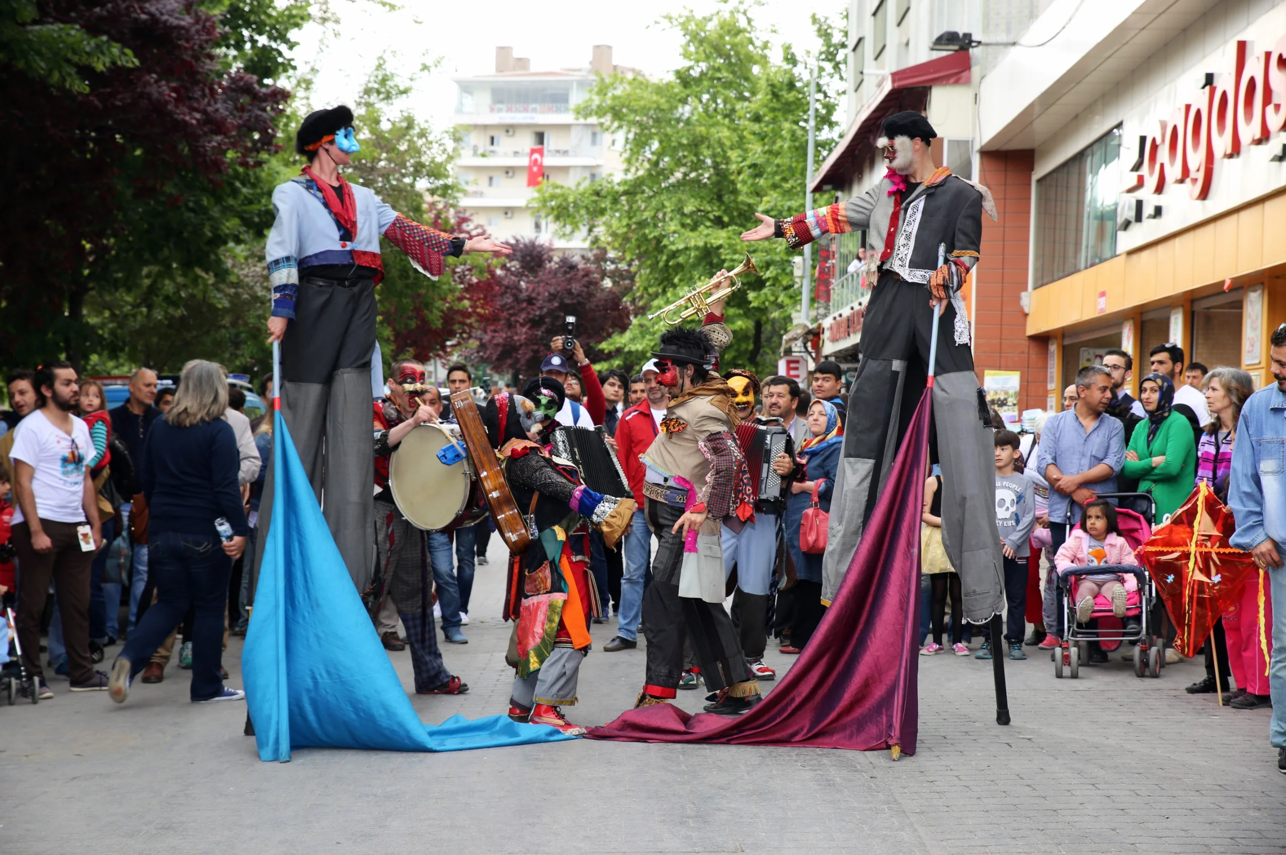 16. ULUSLARARASI ESKİŞEHİR ÇOCUK VE GENÇLİK TİYATROLARI FESTİVALİ GÜÇLENEREK GELİYOR