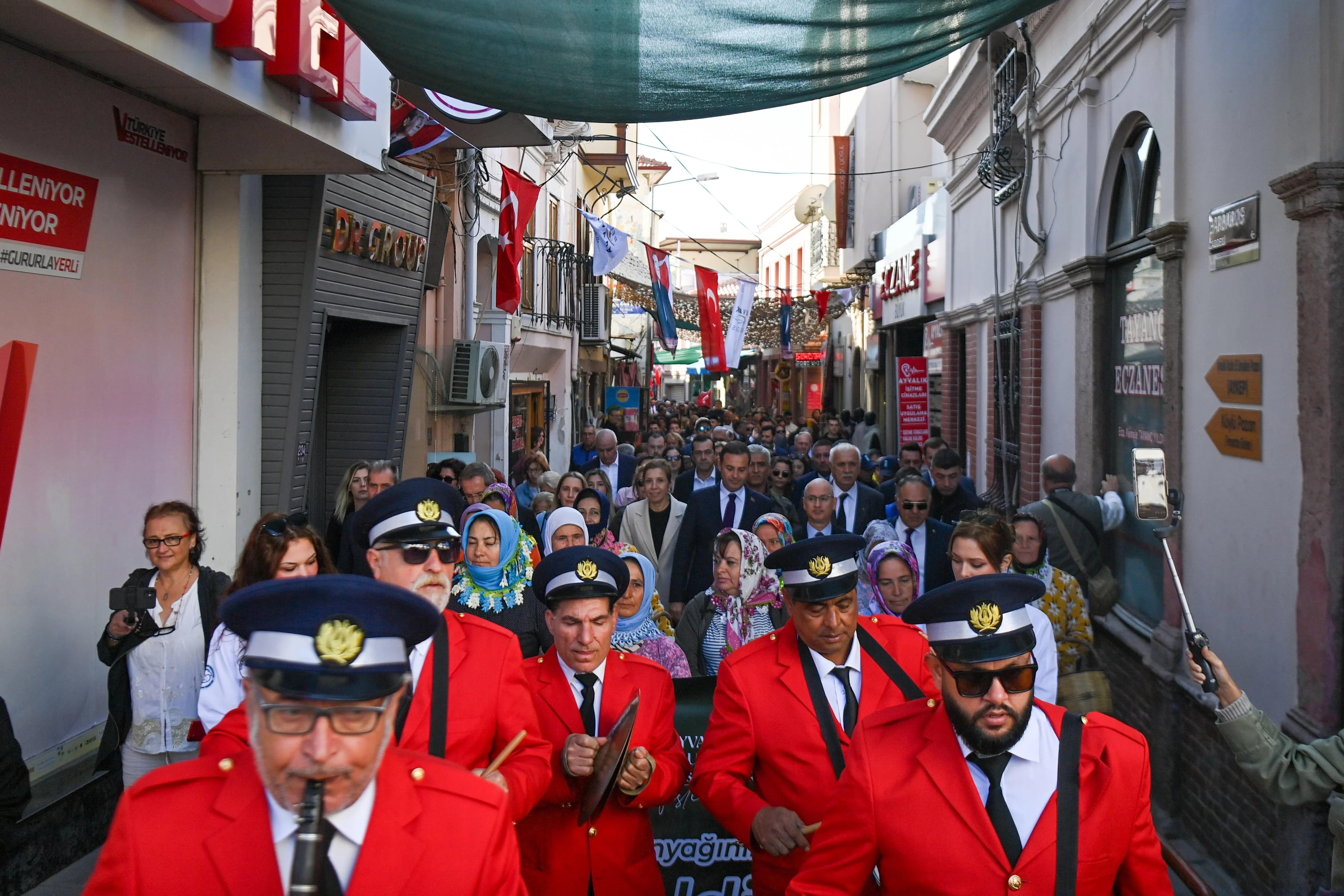 19. Ayvalık Uluslararası Zeytin Hasat ve Turizm festivali kapılarını açtı