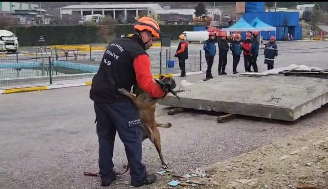 Balıkesir itfaiyesi eğitimlerle güçleniyor