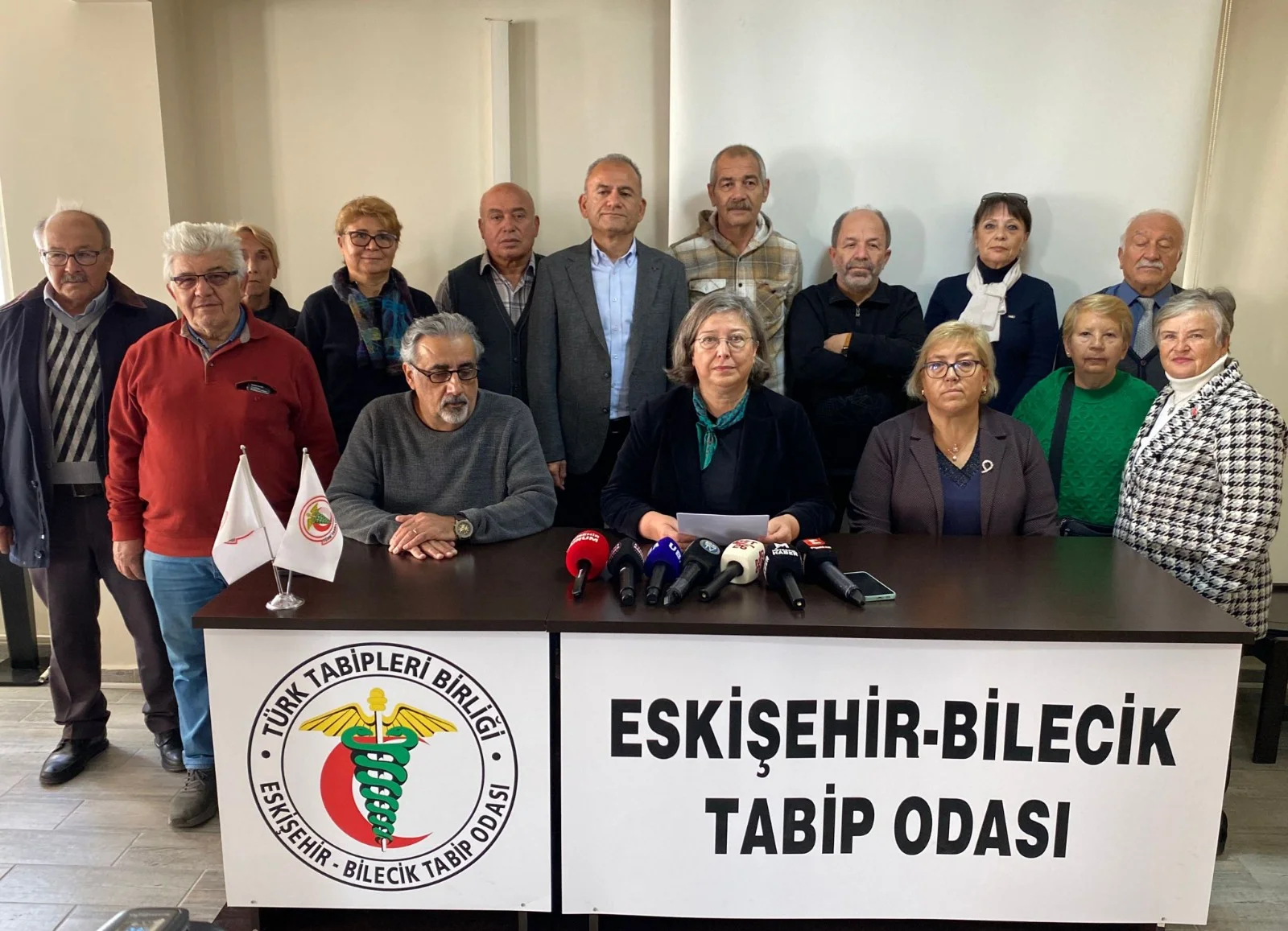 Eskişehir-Bilecik Tabip Odası: "Sağlık çalışanlarını baskılarınızla yıldıramayacaksınız"