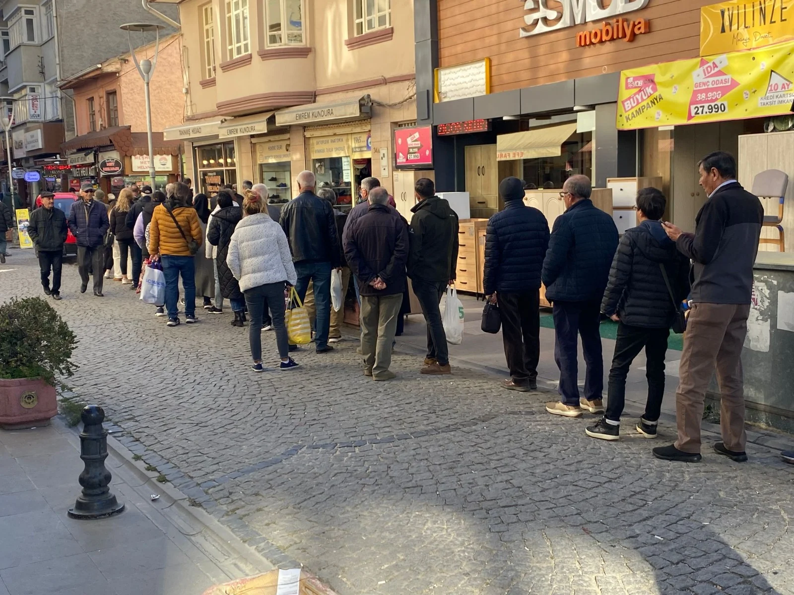 Eskişehir’de 280 liradan satılan taze helva için uzun kuyruklar oluşuyor