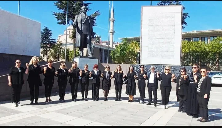 Eskişehir'de bir araya gelen kadın muhtarlar, kadına ve çocuklara yönelik şiddet olaylarının her türlüsüne karşı olduklarını açıkladı.