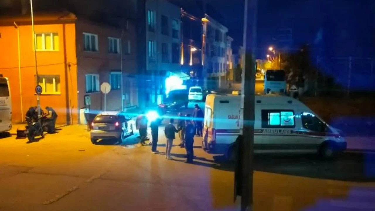 Uluzafer Caddesi ve Marmaralı Sokak’ta Trafik Tehlikesi: Mahalleli Çözüm Bekliyor