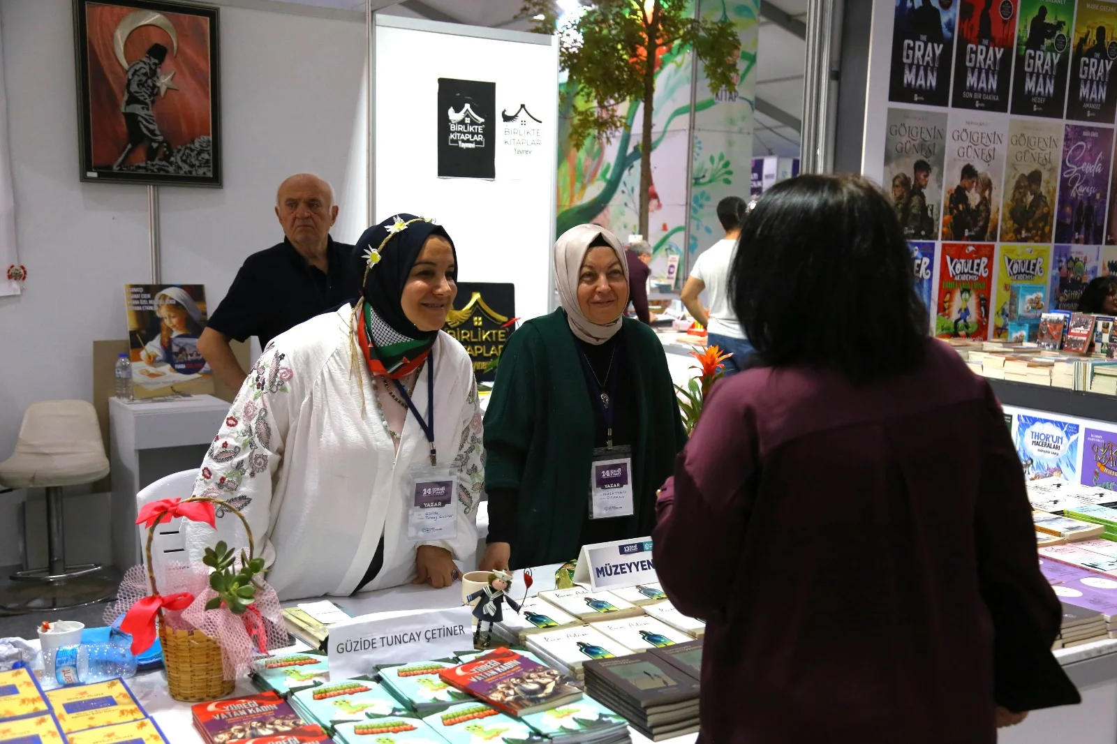 Cumhuriyet kadınlarının 100. Yıla özel eseri kitap fuarında