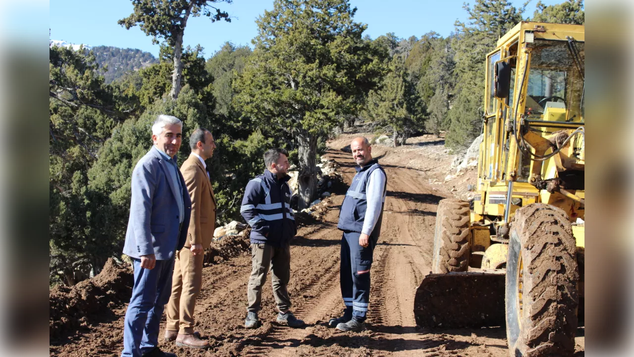 Elmalı’da 19 mahallenin yayla yoluna ulaşım kolaylaştı 