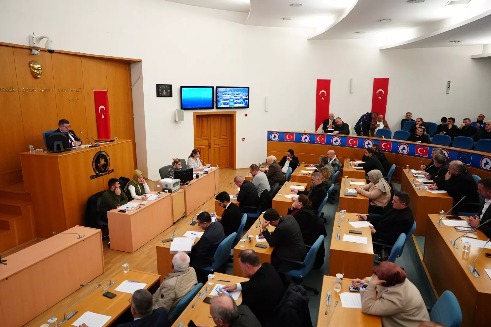 DÜZCE BELEDİYE MECLİSİ, YENİ YILIN İLK TOPLANTISINI GERÇEKLEŞTİRDİ