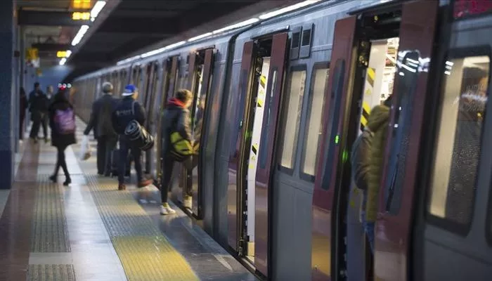 Ankara&#039;da yılbaşı için toplu taşıma düzenlemesi: Ankaray ve metro seferleri bu saatlere dek yapılacak