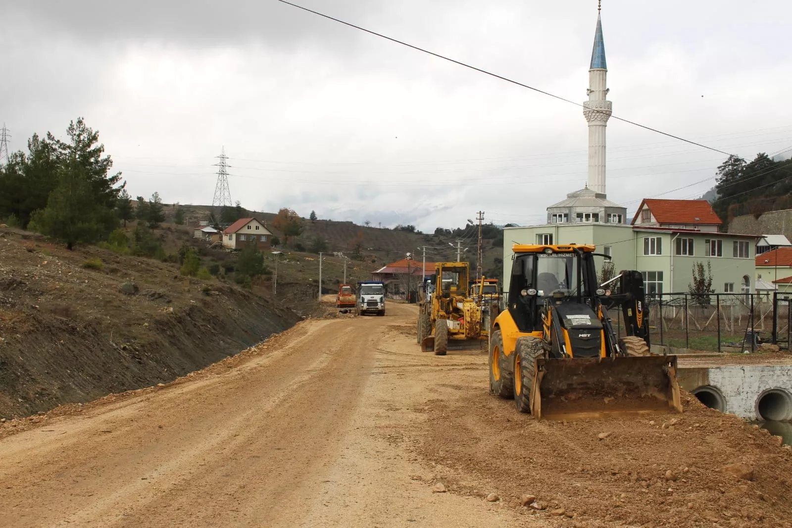 Kemer Ovacık yolu asfalta hazırlandı