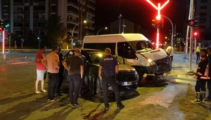 Malatya&#039;da kaza: 1&#039;i polis 4 kişi yaralandı