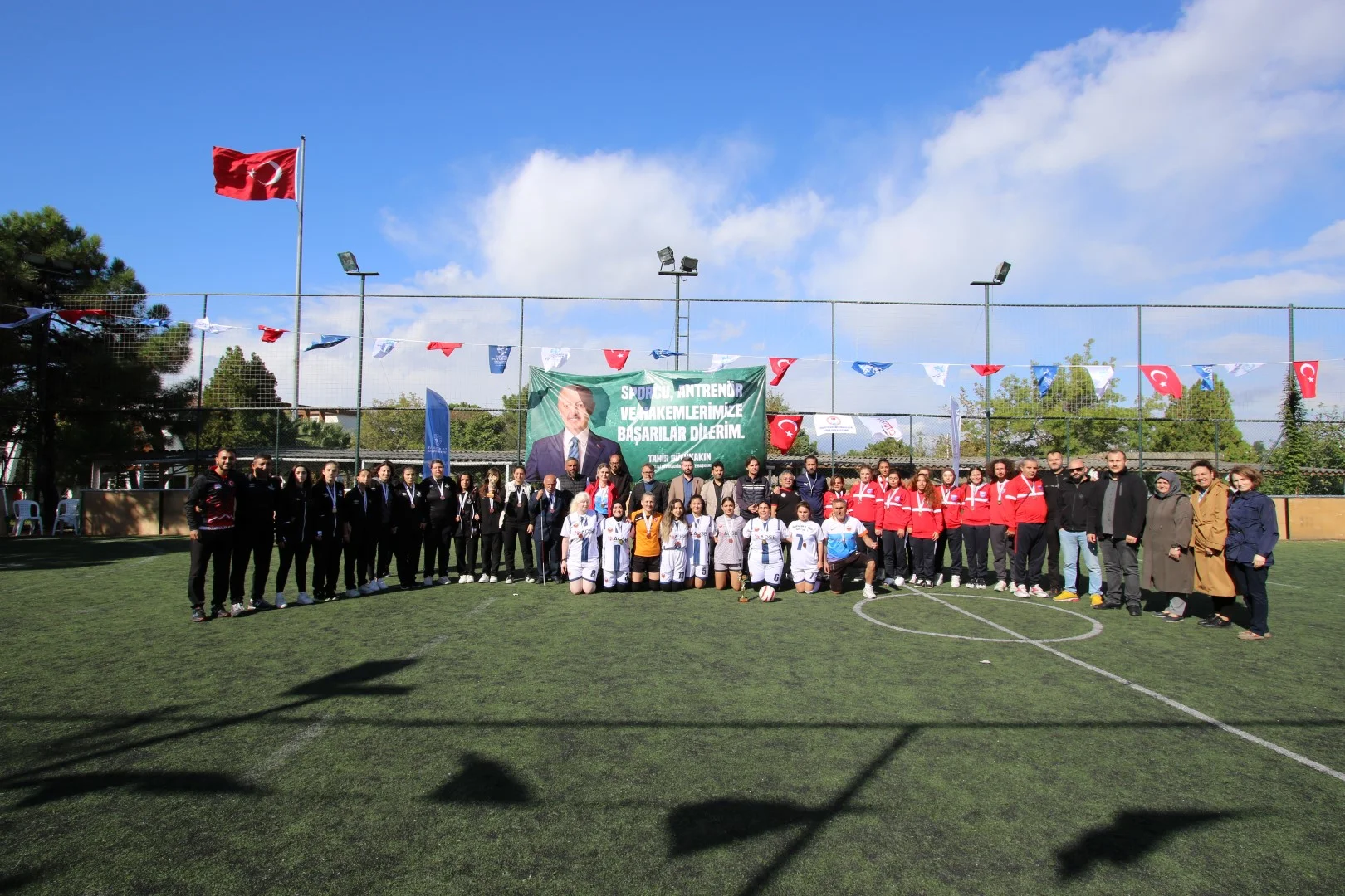 Kadınlar futbol oynarsa dünya yerinden oynar