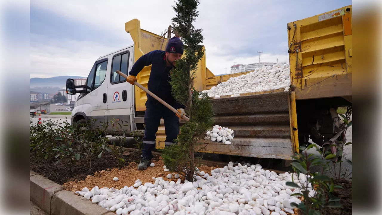 DÜZCE ÜNİVERSİTESİ’NİN YOLU GÜZELLEŞTİ