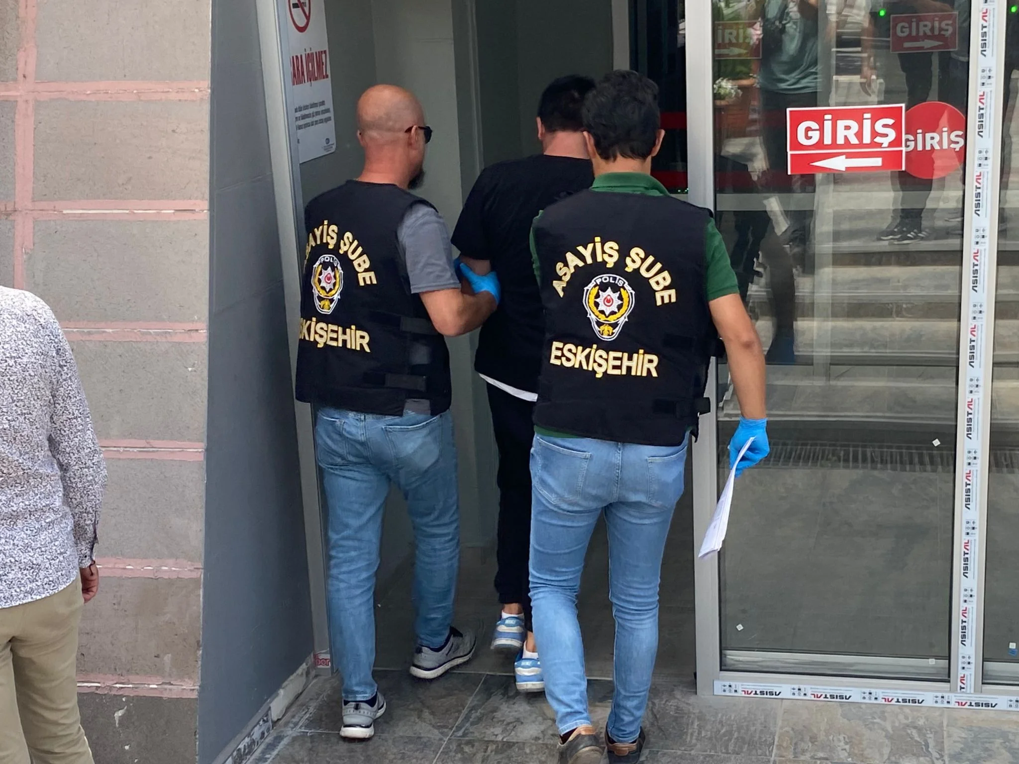 Eskişehir'de kesinleşmiş cezası bulunan 3 kişi yakalandı