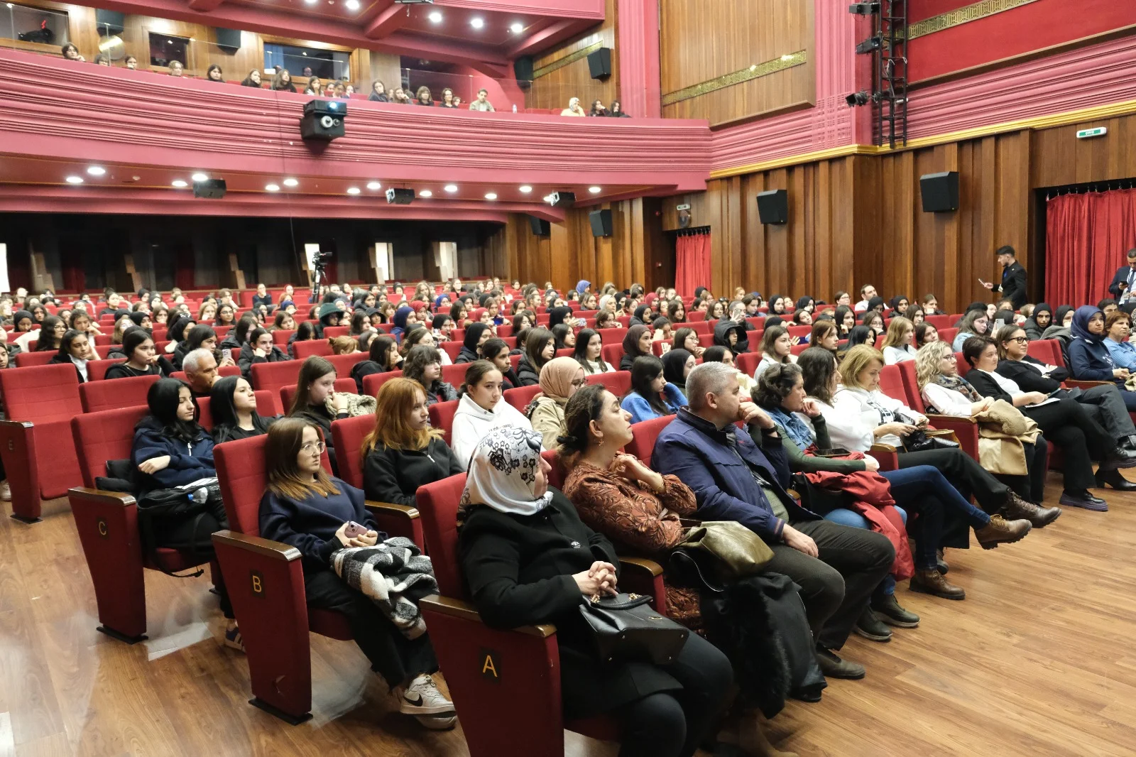 Bursa’da edebiyat şöleni yaşandı