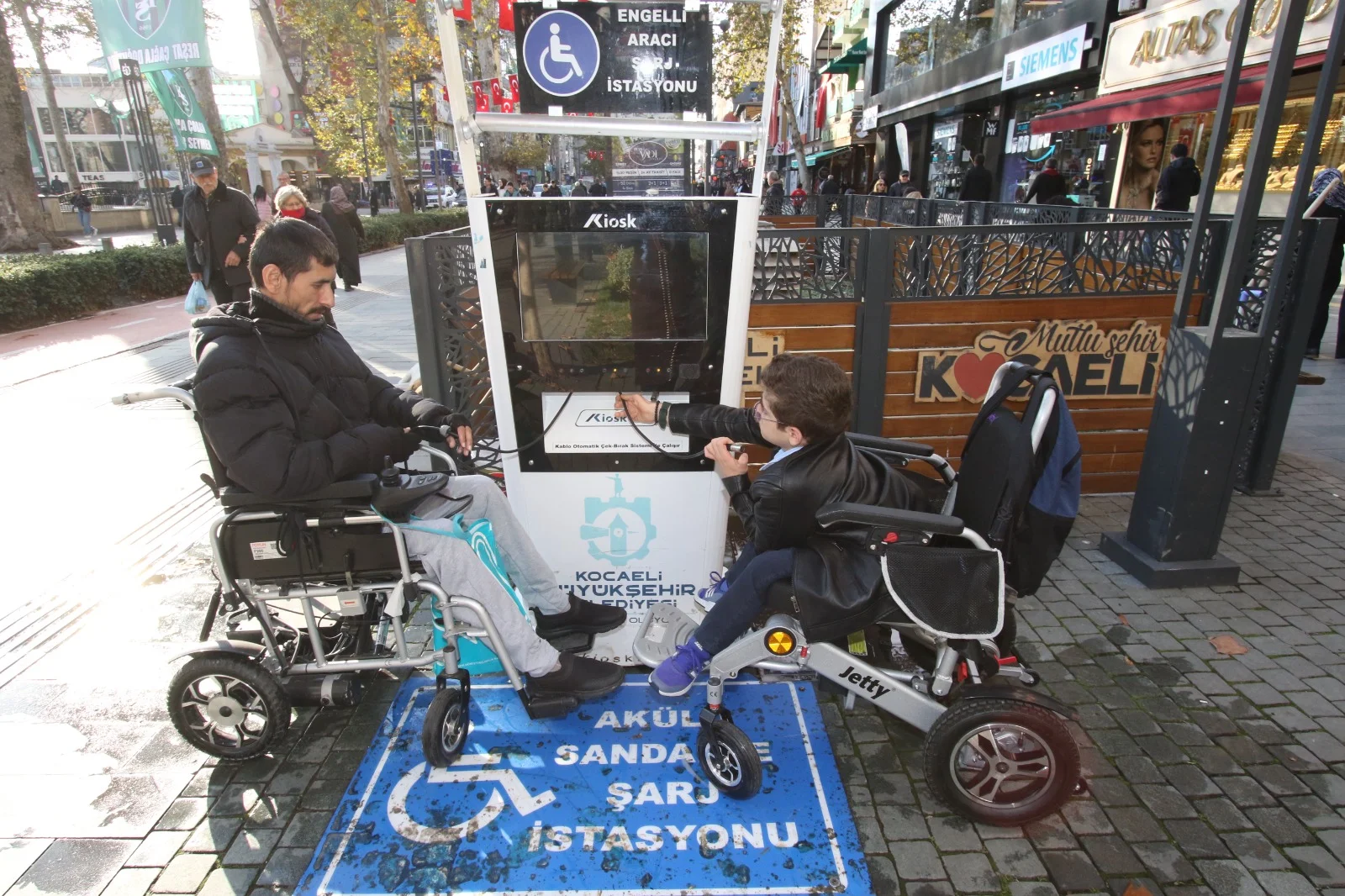 Engelsiz Kocaeli’nde akülü şarj istasyonları pırıl pırıl