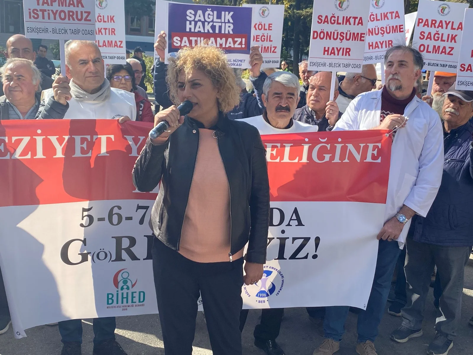 Ayfer Koçak: "Sağlıkta şiddetin bu kadar artması tesadüf değildir"