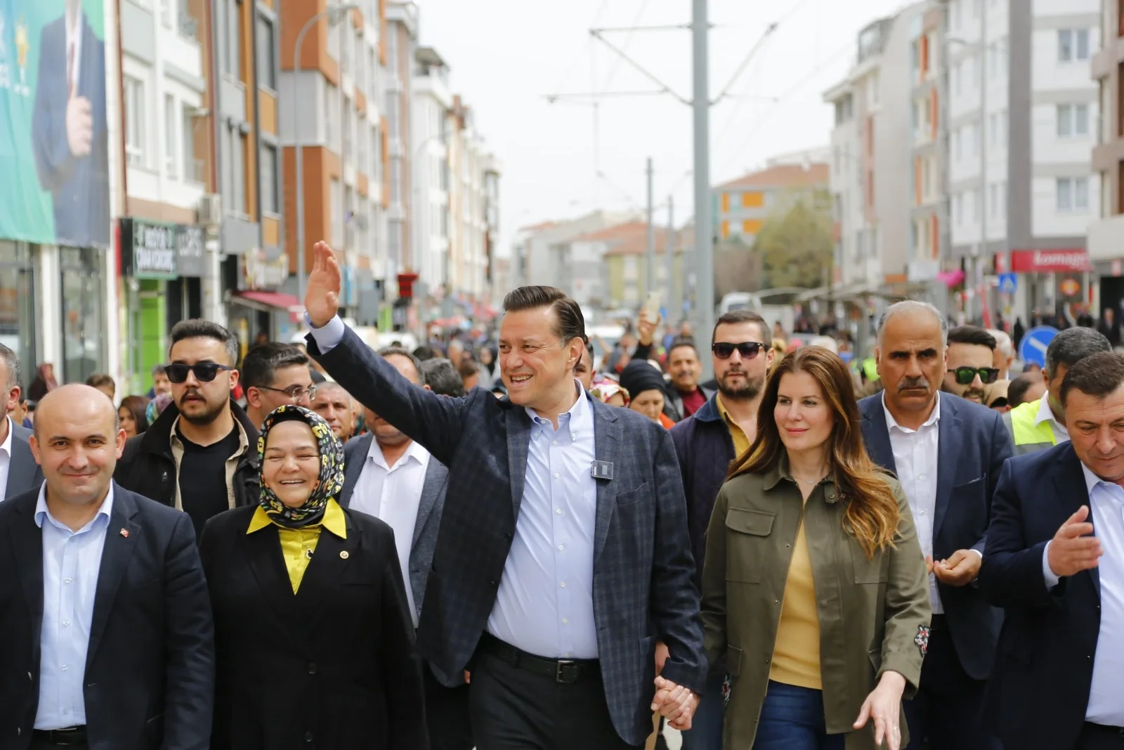 Nebi Hatipoğlu: "Halep'te Türk bayrağına karşı çıkmak vatan hainliğidir"