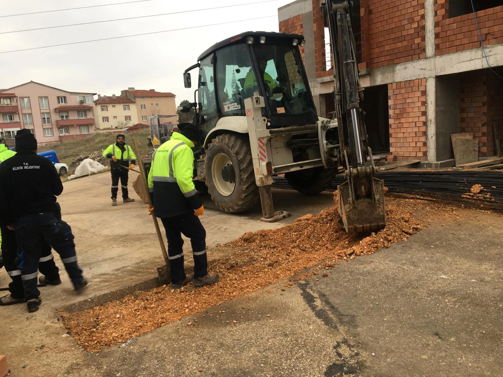 YÜZLERCE NOKTADA ASFALT YAMA ÇALIŞMASI YAPILDI