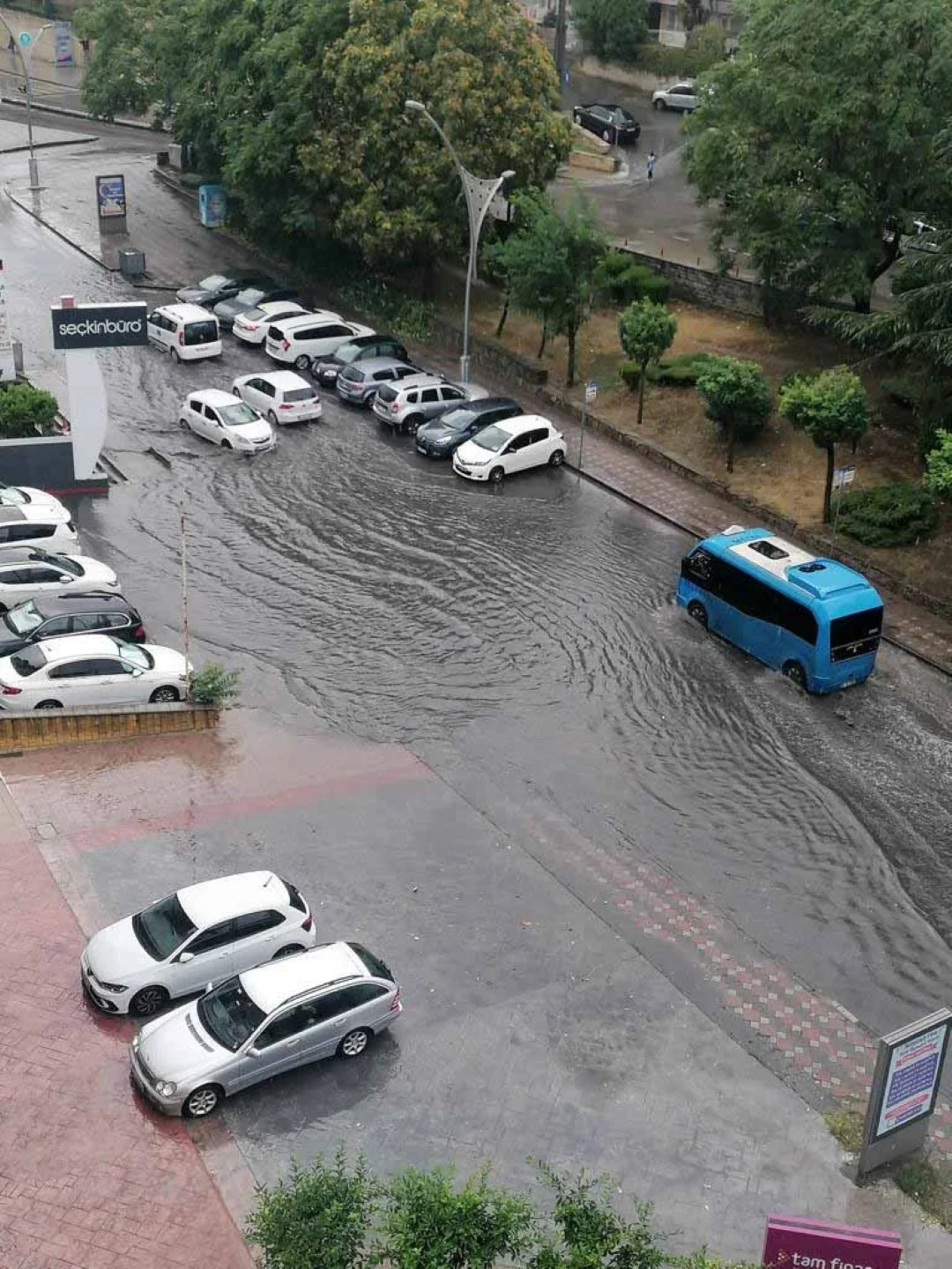 Büyükşehir’den Gebze İstanbul Caddesi’ndeki su taşkınlarına köklü çözüm