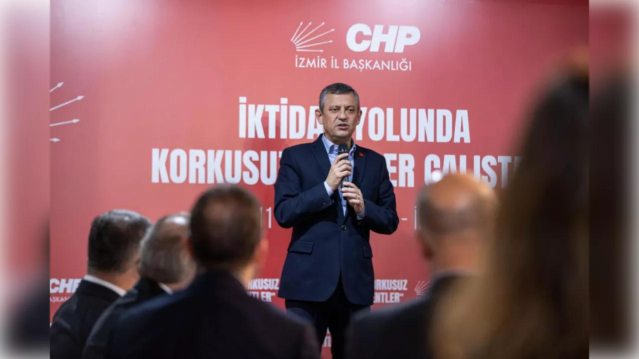 CHP Lideri Özel'den örgüte iktidar mesajı "İzmir'de yükselen bir kenetlenme ivmesi var"