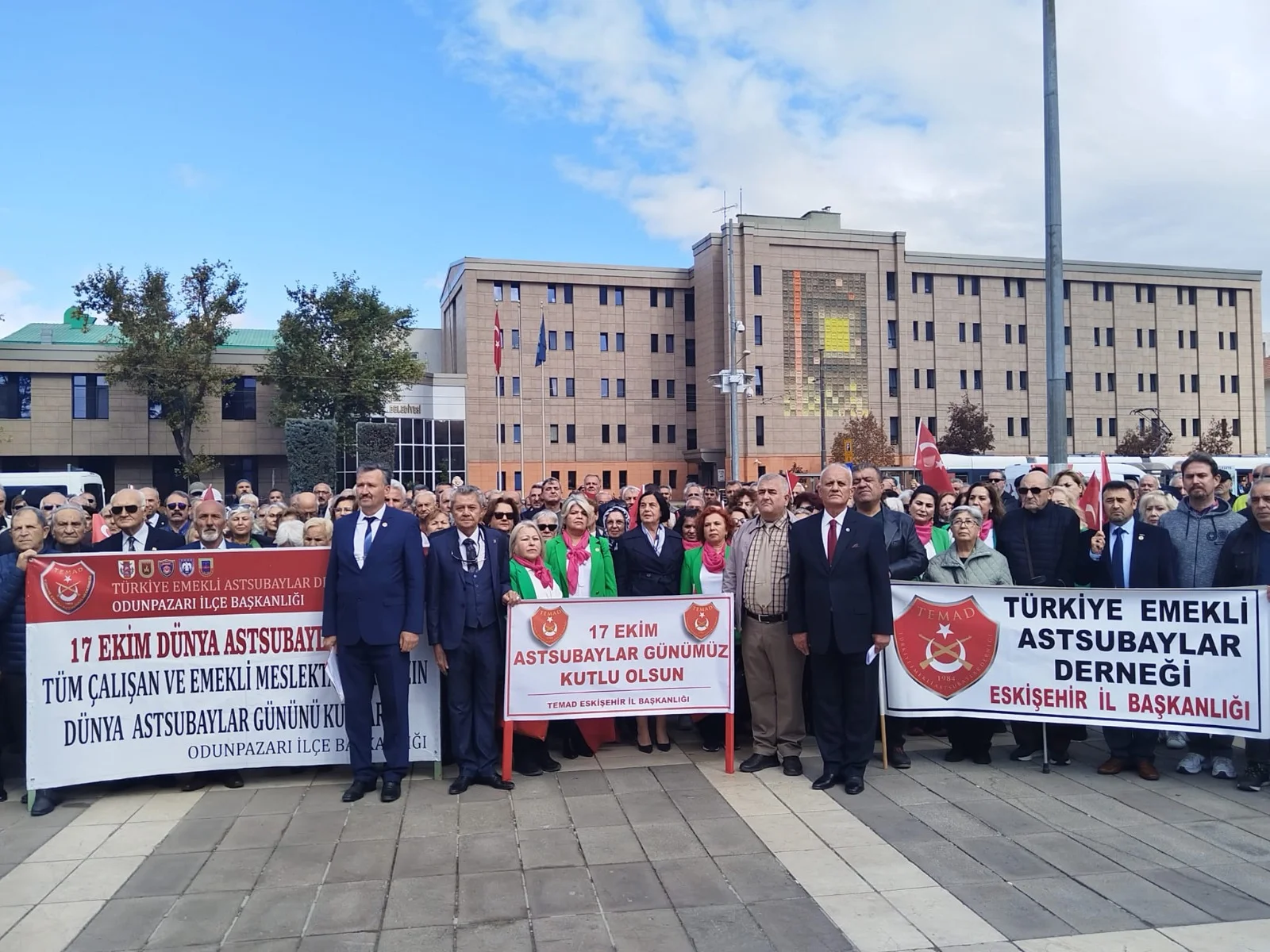 Eskişehir'de 17 Ekim Astsubaylar Günü coşkuyla kutlandı