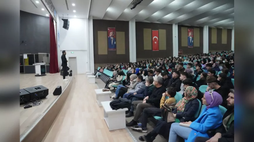 KONYA BÜYÜKŞEHİR’İN ŞEHİR KONFERANSLARI İLÇELERİN SOSYAL VE KÜLTÜREL HAYATINA KATKI SAĞLIYOR