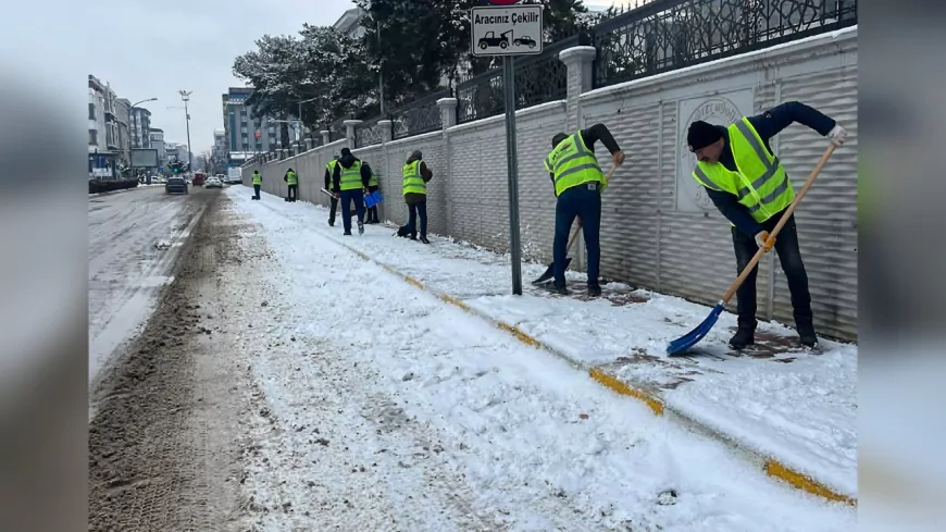 Büyükşehir Belediyesi karla mücadele çalışmalarını sürdürüyor