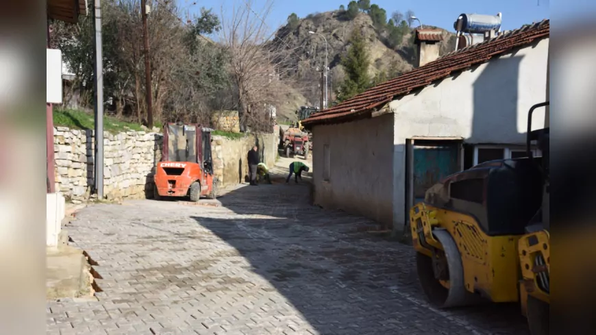 ORHANGAZİ MAHALLESİNDE CADDE VE SOKAKLAR YENİLENİYOR