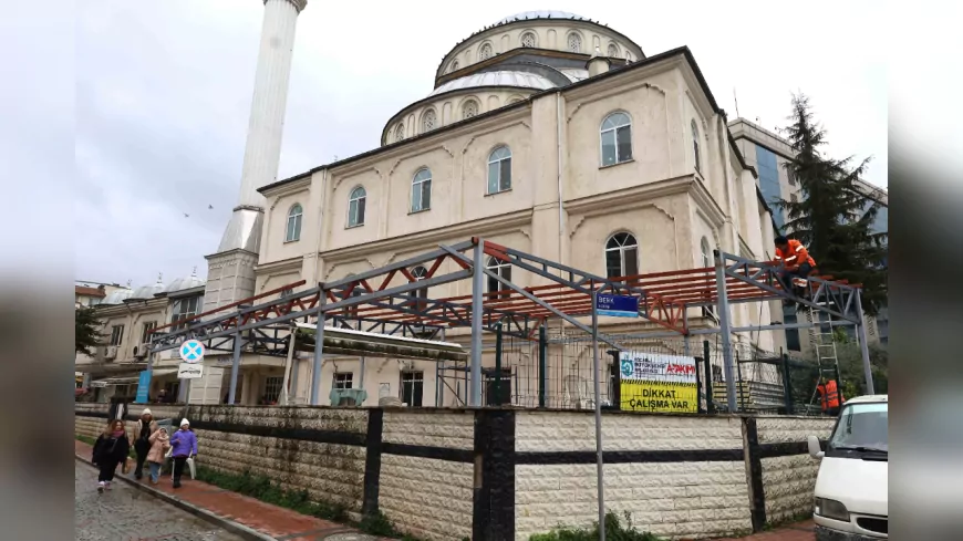 İzmit Eren Camii’ne yeni sundurma