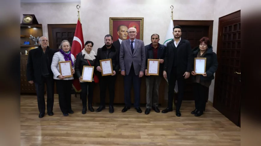 Kazım Kurt Karapınar Kentsel Dönüşüm Projesi’nde 6 Daire Sahibine Tapularını Takdim Etti