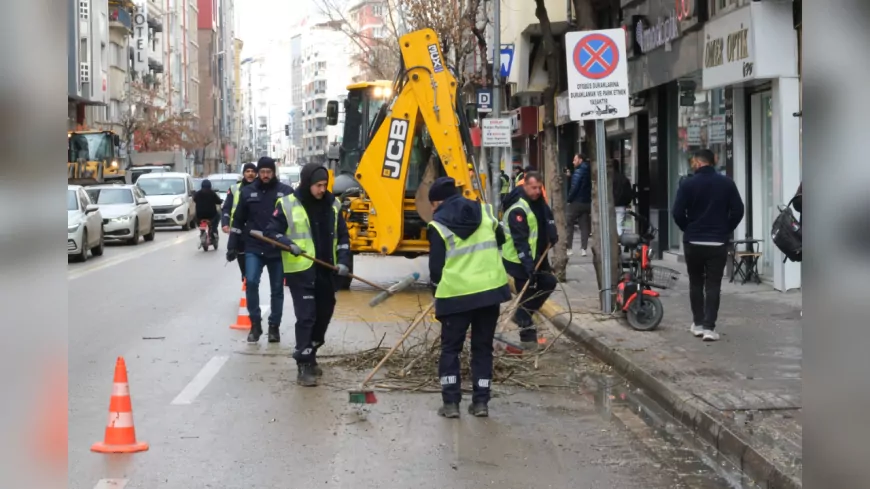 Büyükşehir’den Caddelerde Yoğun Çalışma