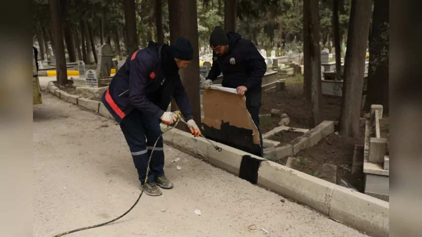 HBB, 6 Şubat Yıldönümü Öncesinde Mezarlıklar İçin Geniş Çaplı Temizlik ve Düzenleme Çalışmaları Başlattı