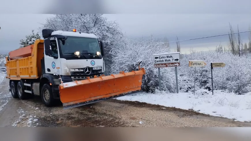 Büyükşehir’den Kırsalda Kar Mesaisi: Karla Mücadele ve Tuzlama Çalışmaları Devam Ediyor