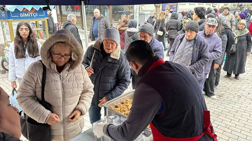 Eskişehir'de 10 bin kişiye helva dağıtıldı