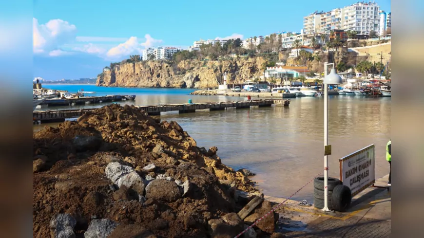 Antalya Kaleiçi Yat Limanı’nda Güvenlik ve Tarihi Doku İçin Iskele Sökmeleri Başladı