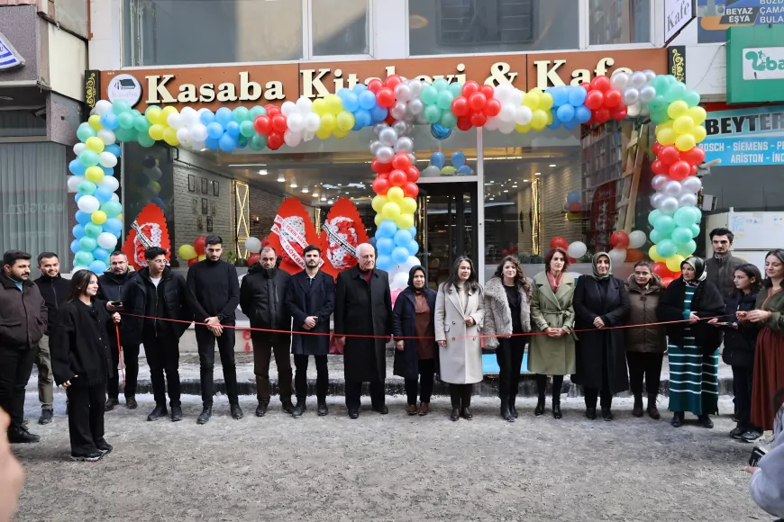 Ağrı'da Yeni Kitap Kafe Açılışı, Başkan Hazal Aras'ın Katılımıyla Gerçekleşti