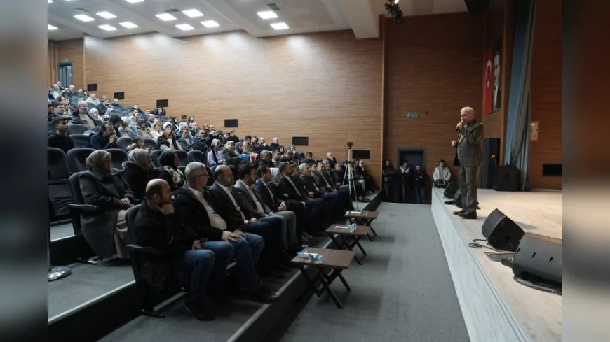 Konya Büyükşehir Belediyesi Şehir Konferansları Devam Ediyor: Nurullah Genç ve Altay Cem Meriç İlçelerde Vatandaşlarla Buluştu