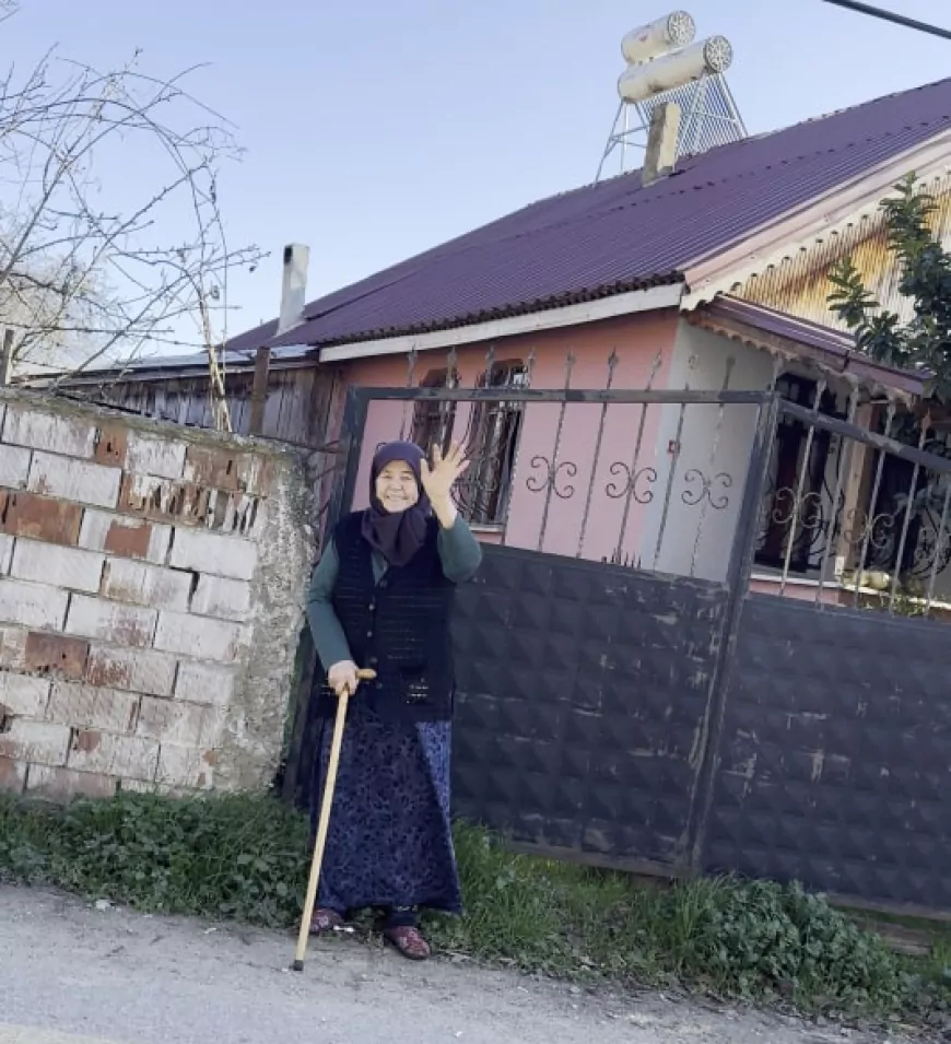 Zekiye Teyze Kaybolan Çantasını Bulunca Dünyalar Onun Oldu