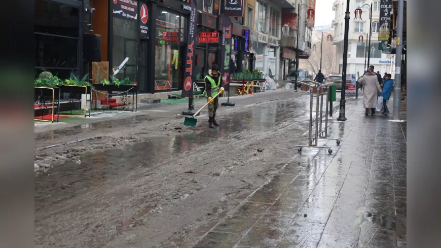 Ağrı Belediyesi'nden Karla Mücadele Çalışmaları Aralıksız Devam Ediyor