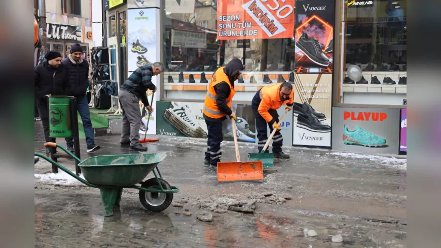 Ağrı Belediyesi'nden Karla Mücadele Çalışmaları Aralıksız Devam Ediyor