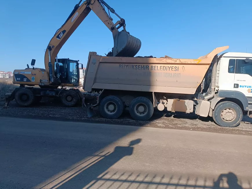 Mansur Yavaş: 'Pursaklar'da Ulaşımı Rahatlatacak Yol Çalışması Başladı'