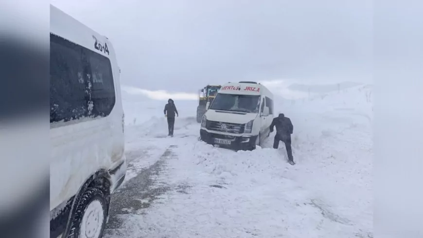 Van Büyükşehir Belediyesi, Tipide Mahsur Kalan Yurttaşları Kurtardı