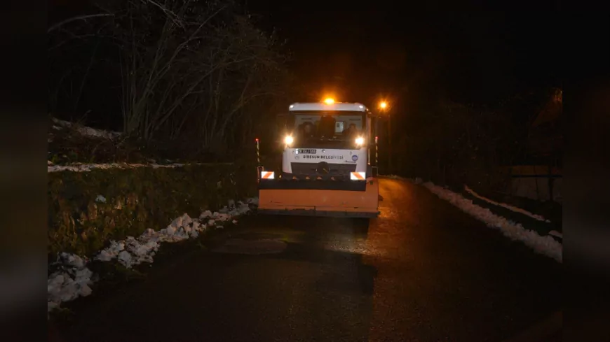 Giresun Belediyesi, Karla Mücadelede Gece Boyunca Çalıştı