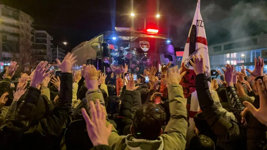 Başkanlar Şedal ve Zeydan, Vanspor Kafilesini Binlerce Kişiyle Karşıladı