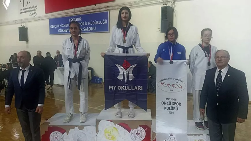 Genç Kızlar Taekwondo Yarışmasında Nida Nur Çene İl Birincisi Oldu.