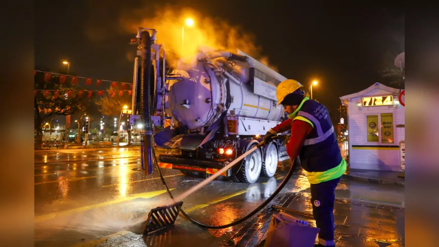 SASKİ, Yağmur Suyu Hatları İçin Gece Boyu Temizlik ve Bakım Çalışması Yaptı