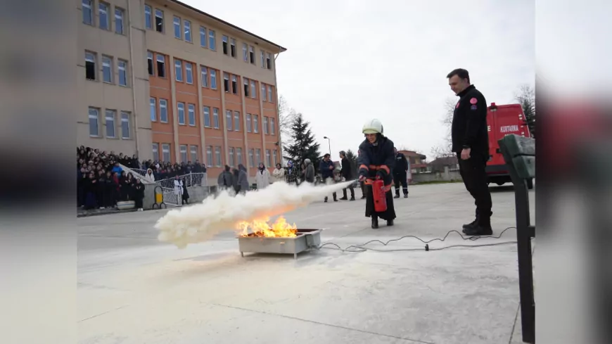 Düzce İtfaiyesi'nden Okullarda Yangın Güvenliği Eğitimi