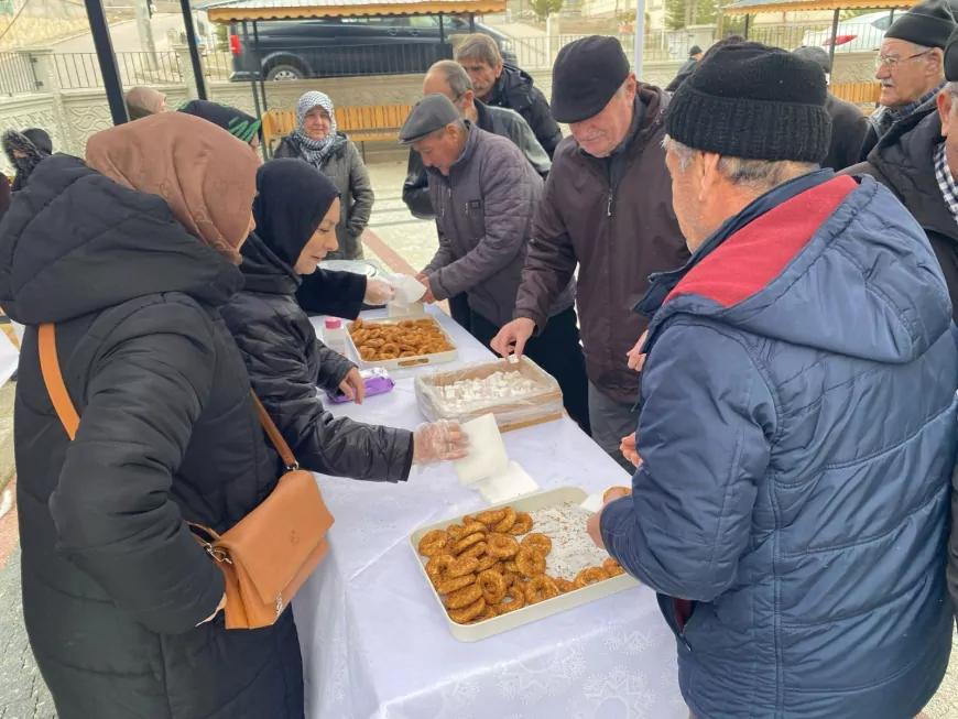 AK Parti Eskişehir Kadın Kolları, Berat Kandili’nde  Kandil Simidi ve Lokum Dağıttı