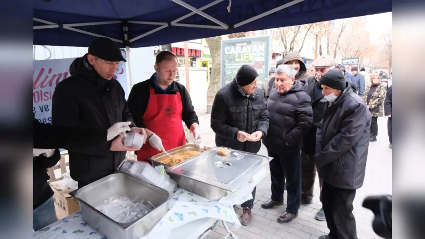 Odunpazarı Belediyesi, Berat Kandili'nde Vatandaşlara Helva İkram Etti