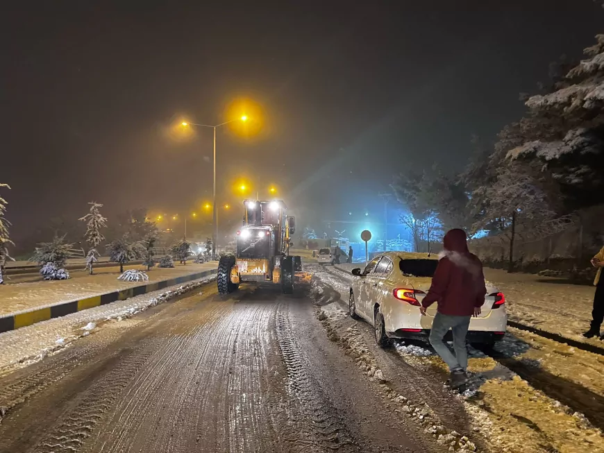 Mardin Büyükşehir Belediyesi, Gece Boyunca Karla Mücadeleye Devam Etti